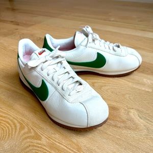 Nike men’s Cortez. Green swoosh. Almost new.